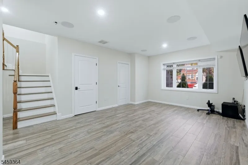 38 Center St Belleville, NJ 07109
