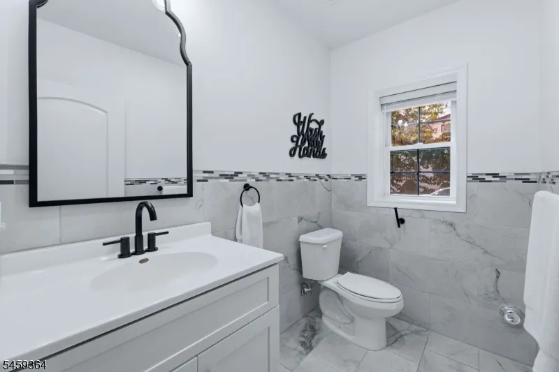 38 Center St Belleville, NJ 07109