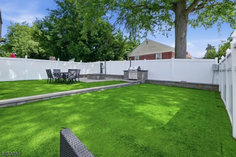 38 Center St Belleville, NJ 07109