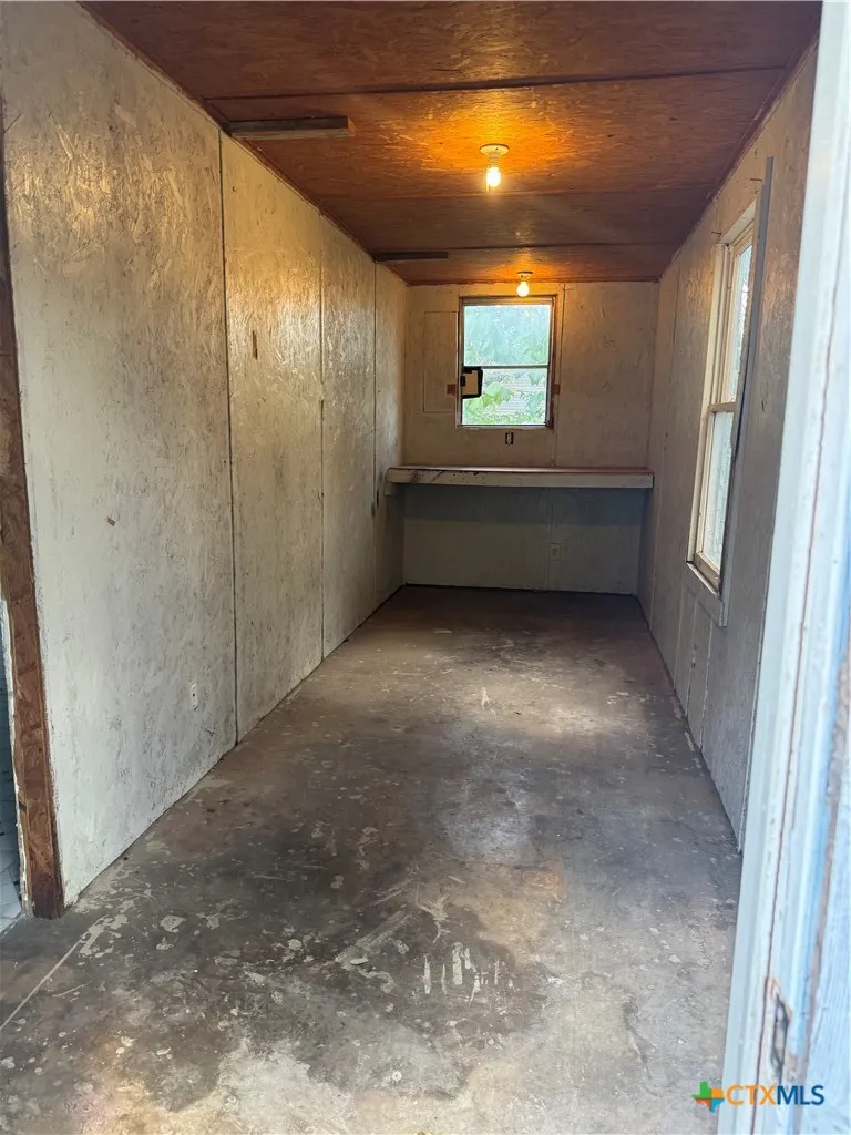 611 Flintstone Drive Canyon Lake, TX 78133
