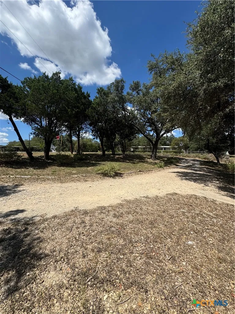 611 Flintstone Drive Canyon Lake, TX 78133