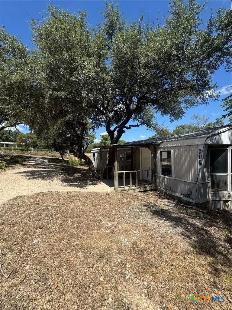 611 Flintstone Drive Canyon Lake, TX 78133