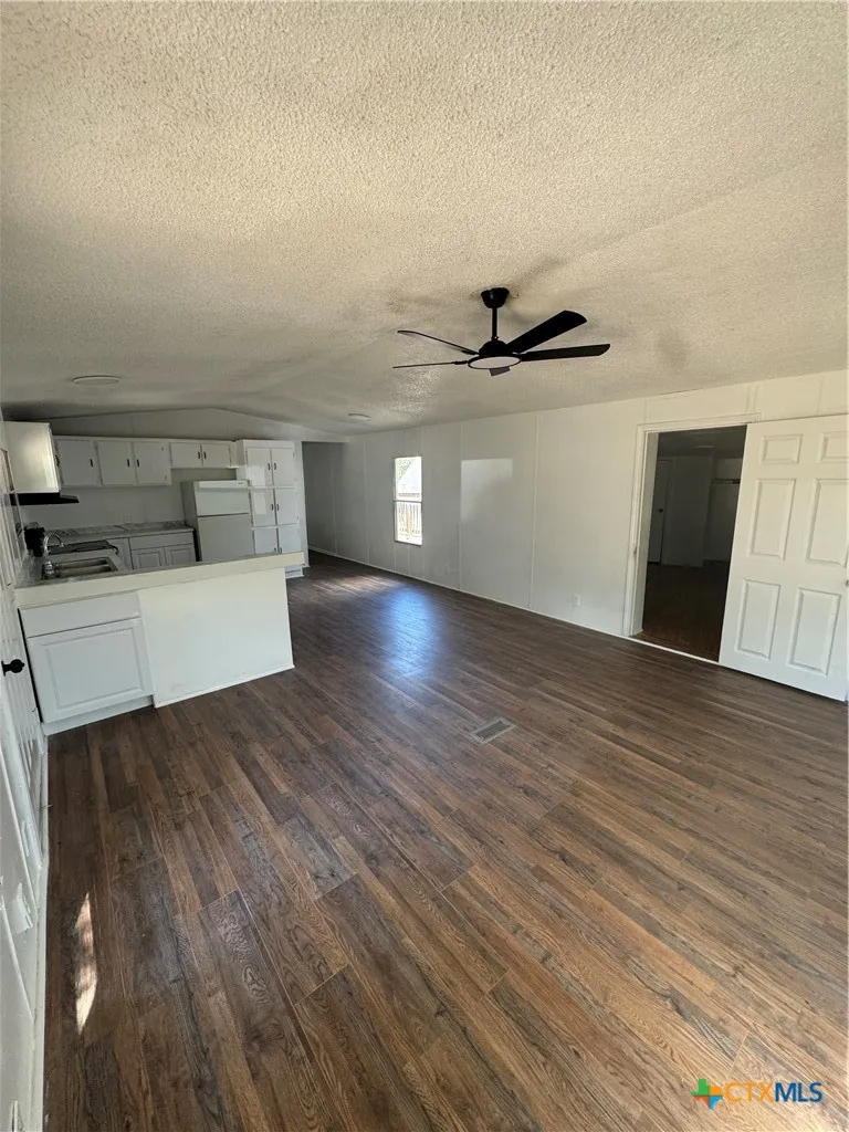 611 Flintstone Drive Canyon Lake, TX 78133