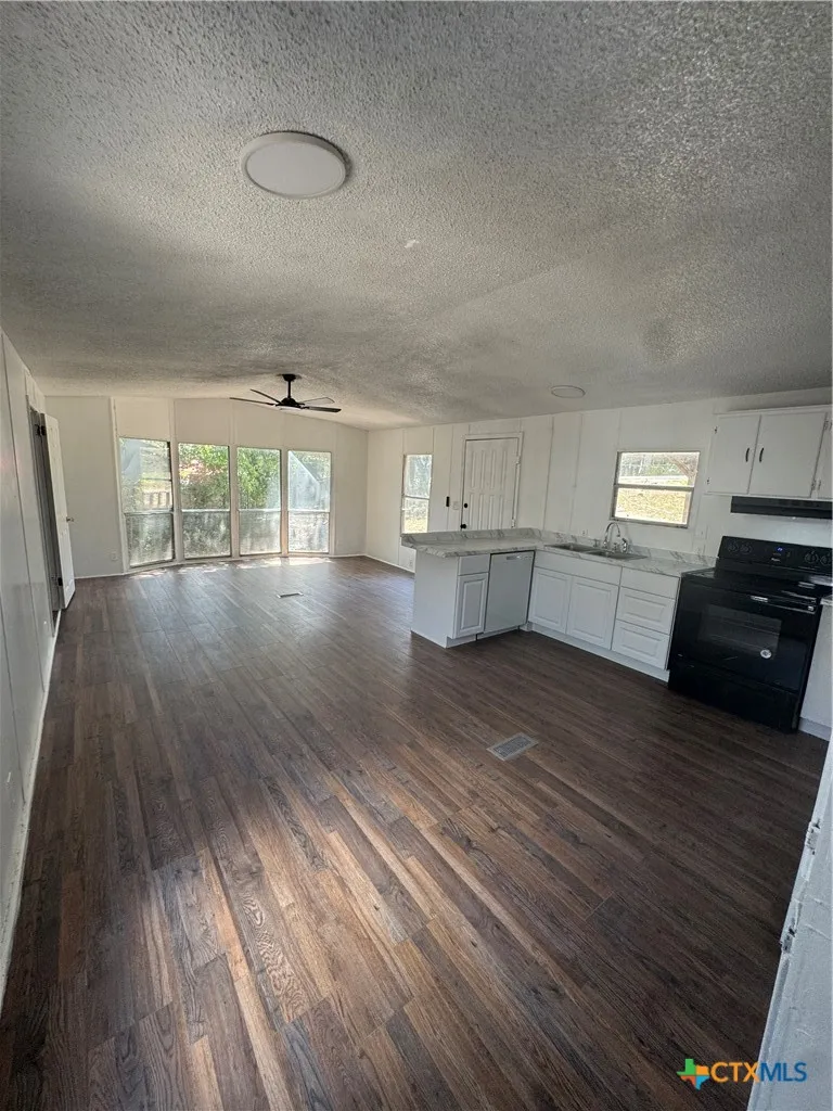 611 Flintstone Drive Canyon Lake, TX 78133