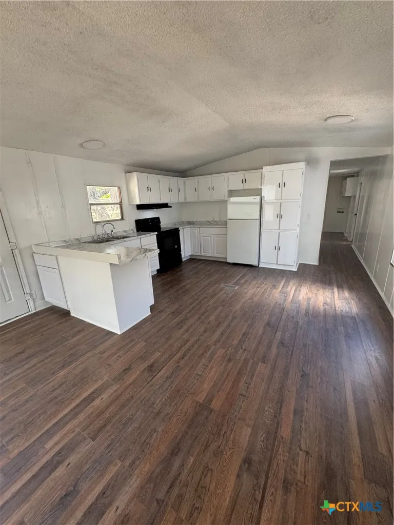 611 Flintstone Drive Canyon Lake, TX 78133