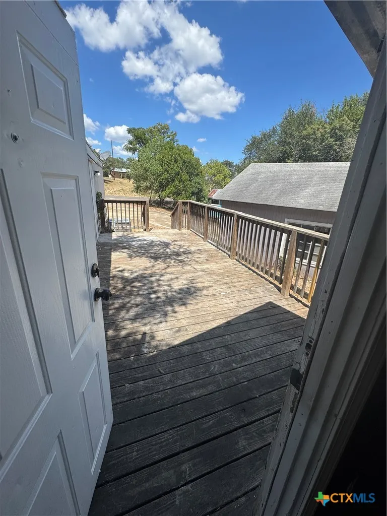 611 Flintstone Drive Canyon Lake, TX 78133