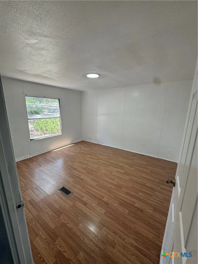 611 Flintstone Drive Canyon Lake, TX 78133