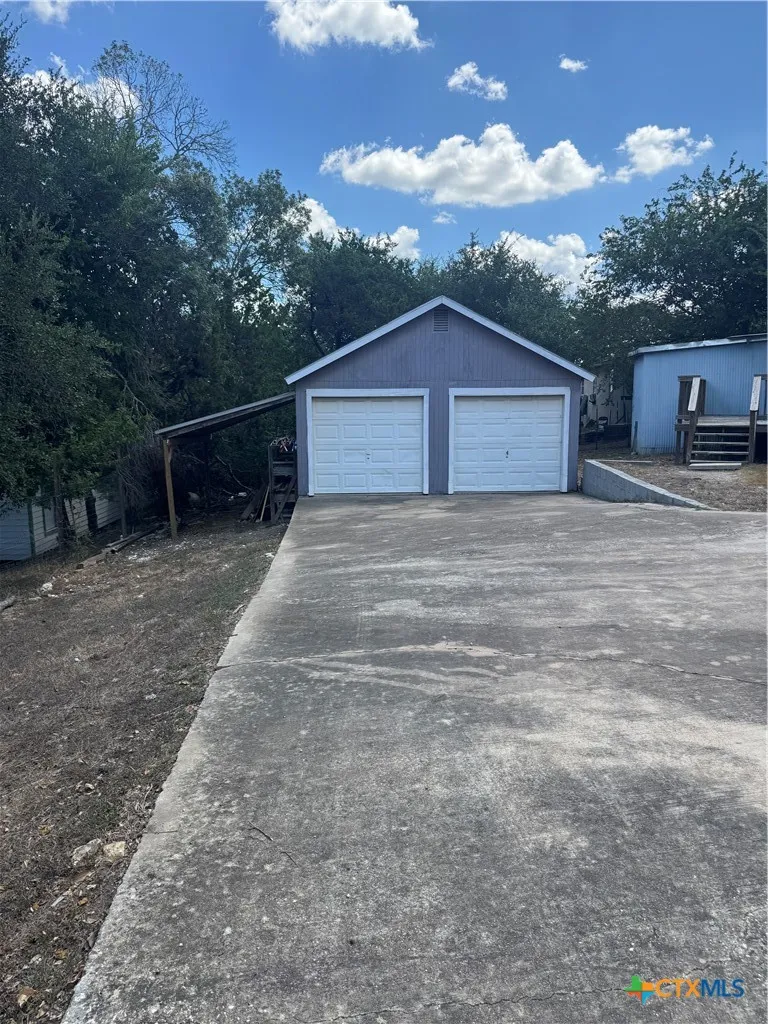 611 Flintstone Drive Canyon Lake, TX 78133
