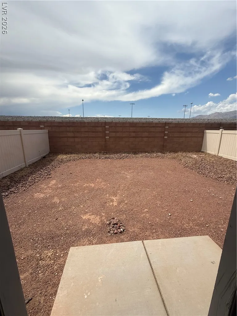 6633 Lookout Lodge Lane #2 North Las Vegas, NV 89084