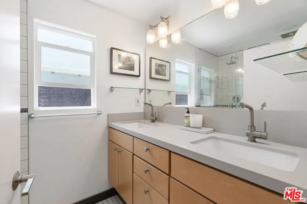 430 Rialto Avenue Venice, CA 90291
