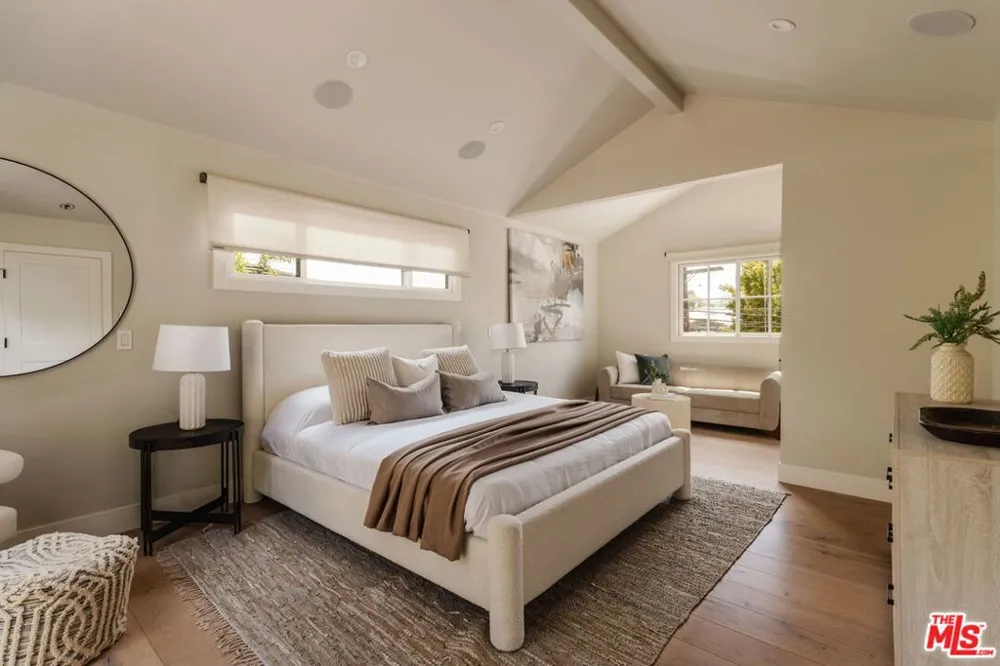 252 Kenter Avenue Los Angeles, CA 90049