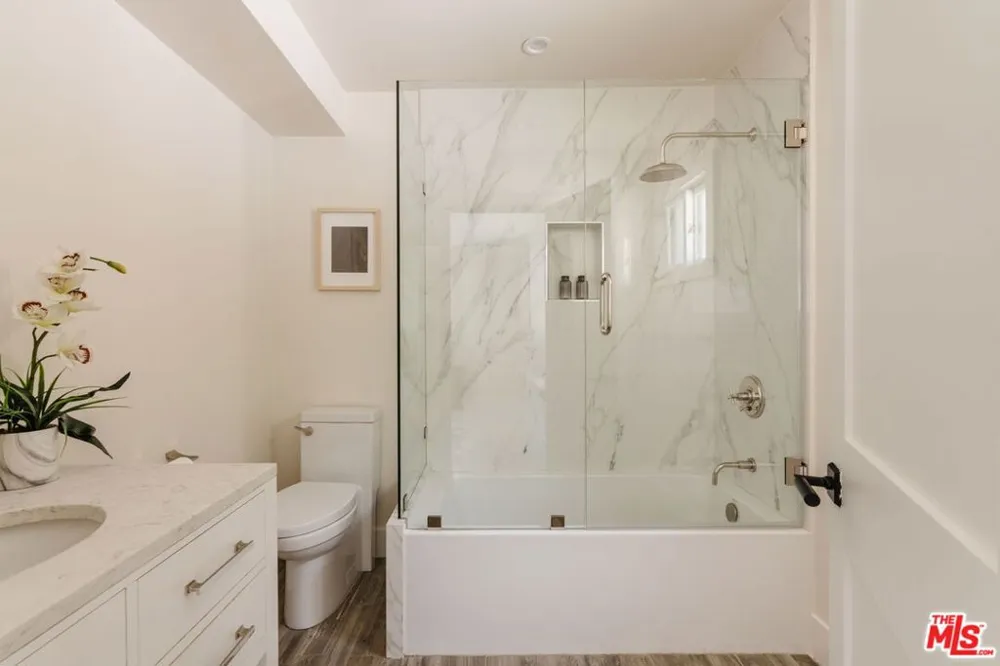 252 Kenter Avenue Los Angeles, CA 90049