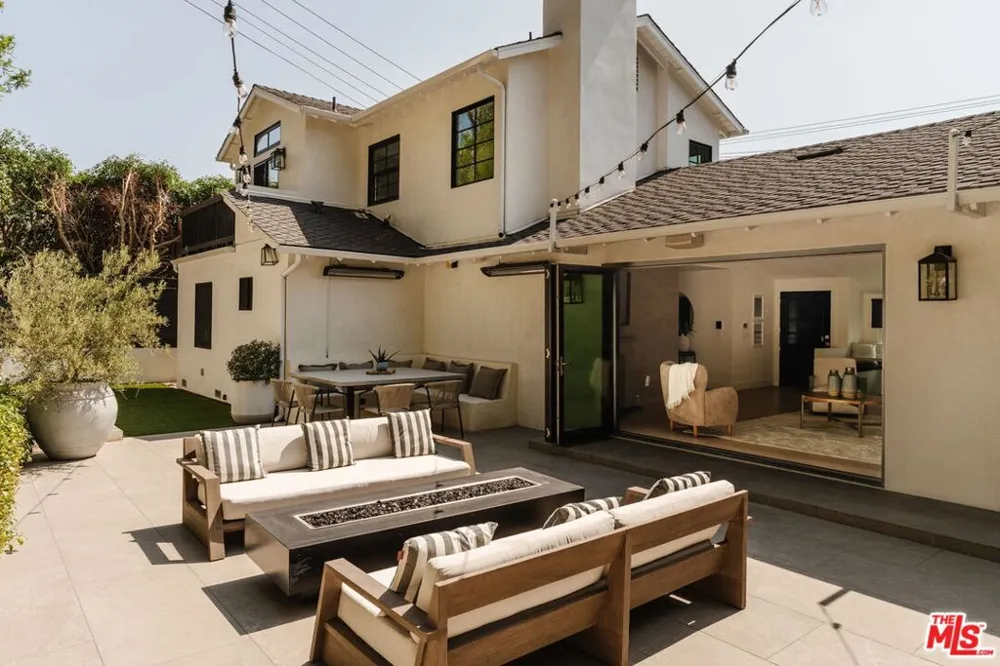 252 Kenter Avenue Los Angeles, CA 90049
