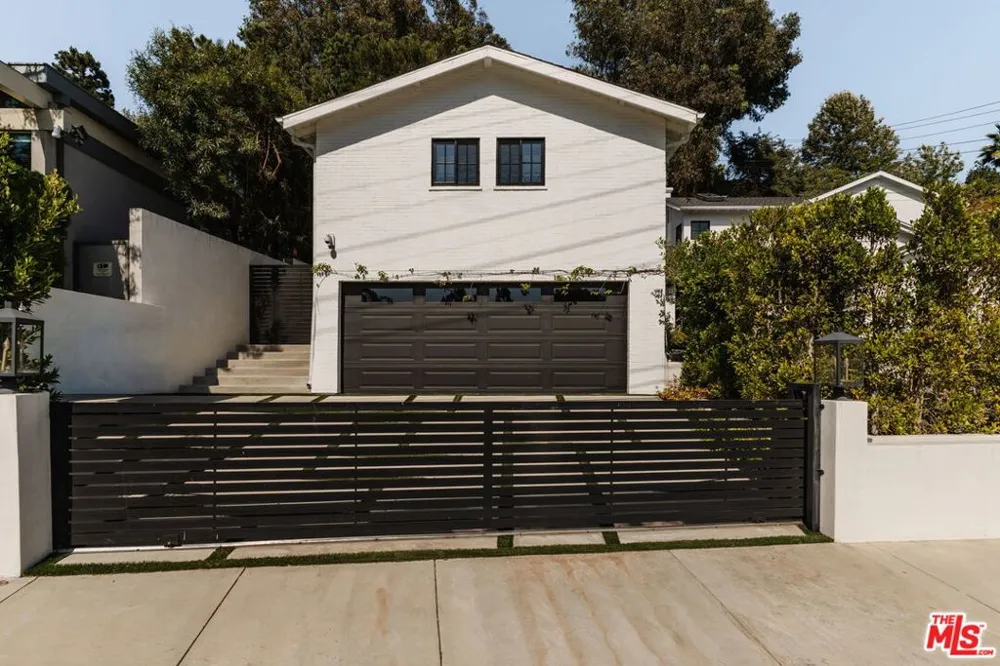 252 Kenter Avenue Los Angeles, CA 90049