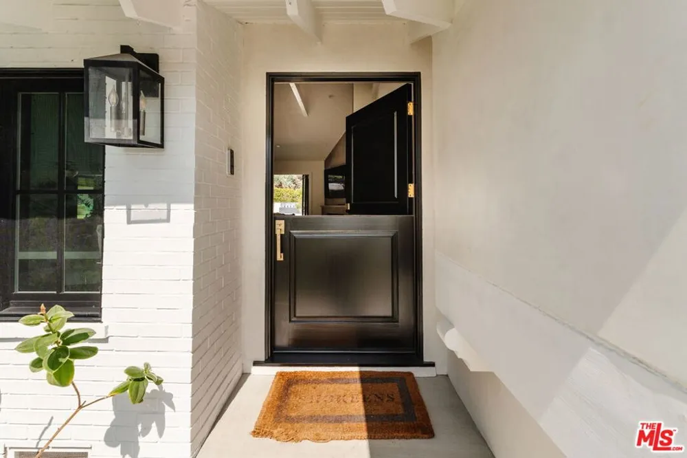 252 Kenter Avenue Los Angeles, CA 90049