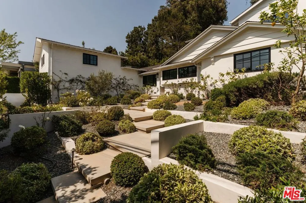 252 Kenter Avenue Los Angeles, CA 90049
