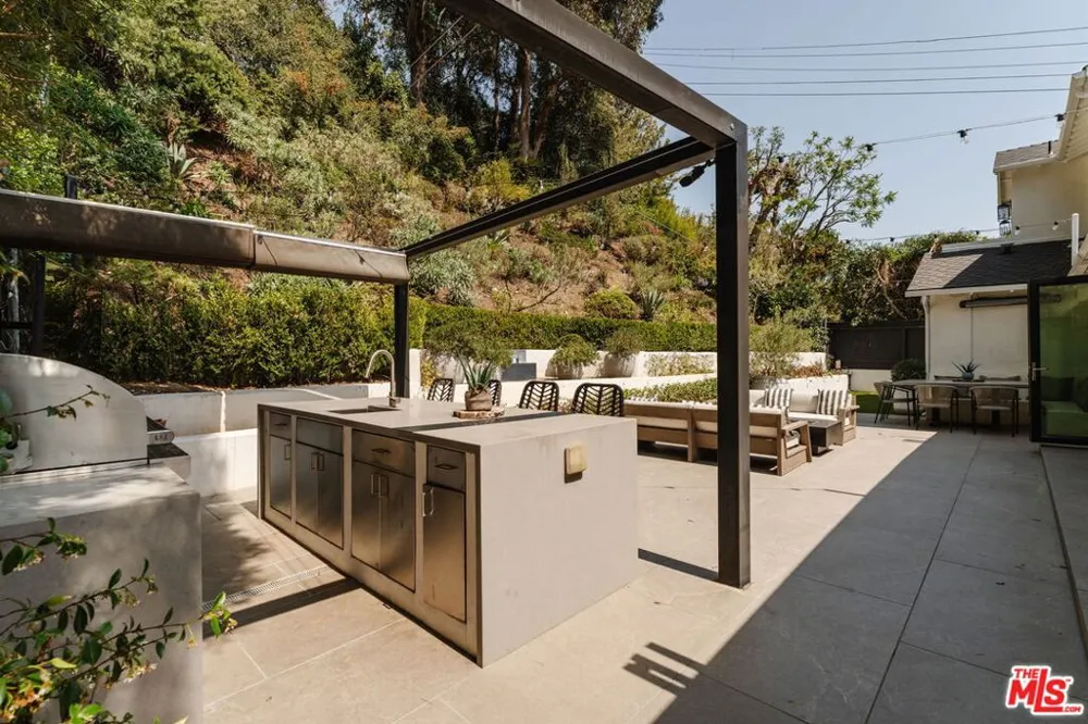252 Kenter Avenue Los Angeles, CA 90049