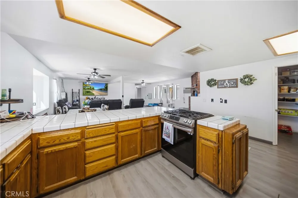 48054 85th St West W Lancaster, CA 93536