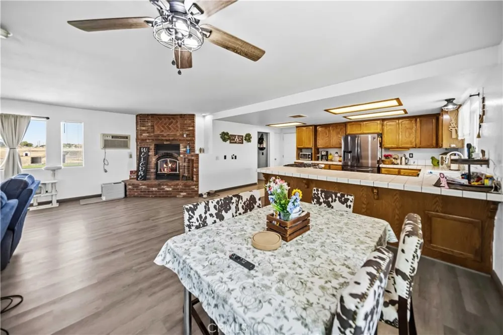 48054 85th St West W Lancaster, CA 93536