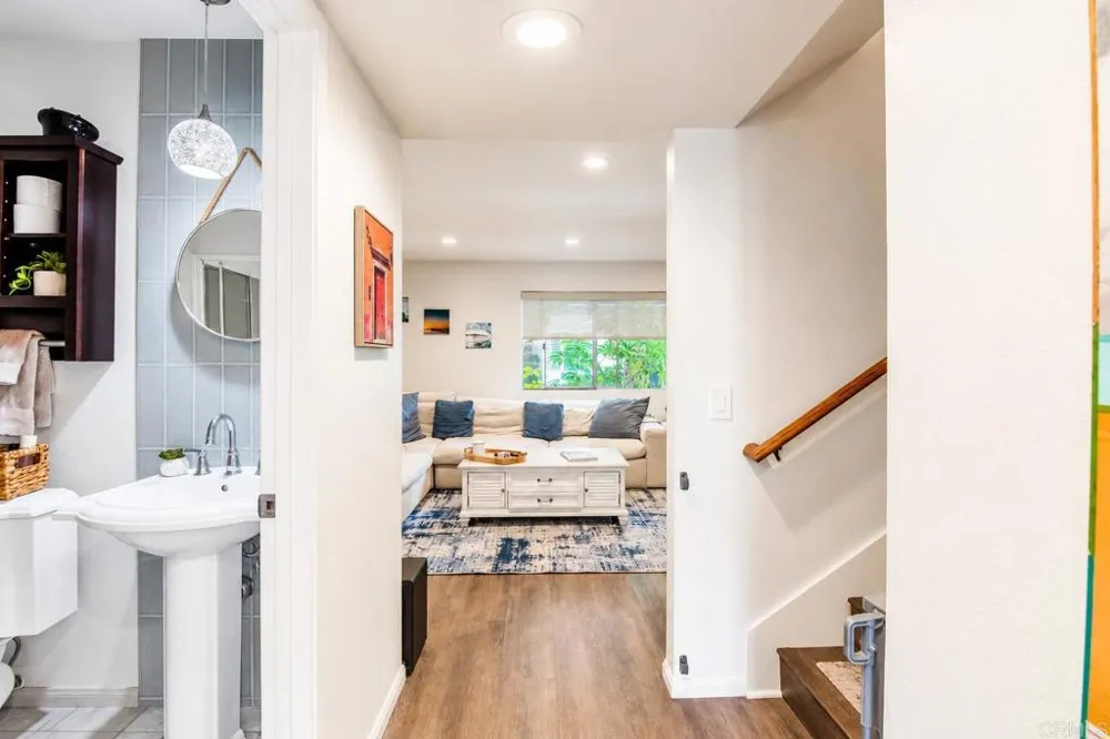 2826 Unicornio Street #A Carlsbad, CA 92009
