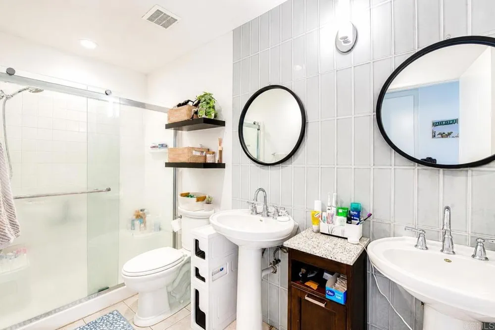 2826 Unicornio Street #A Carlsbad, CA 92009