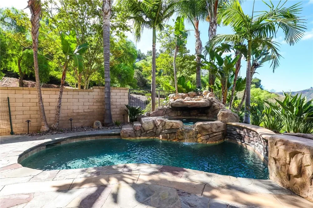 33 Glittering Sky Aliso Viejo, CA 92656