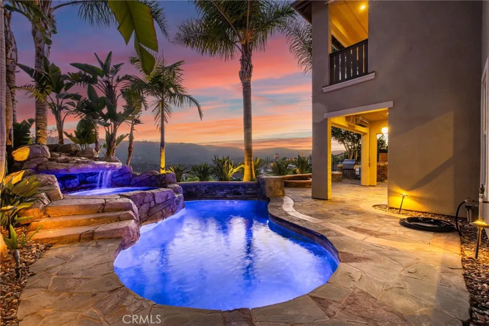 33 Glittering Sky Aliso Viejo, CA 92656