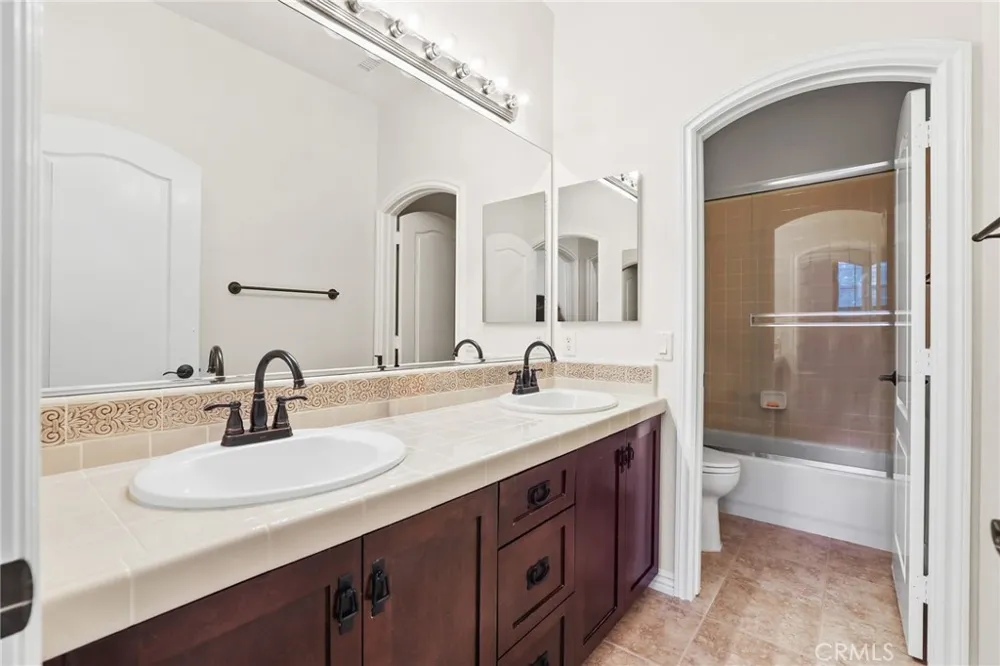 33 Glittering Sky Aliso Viejo, CA 92656