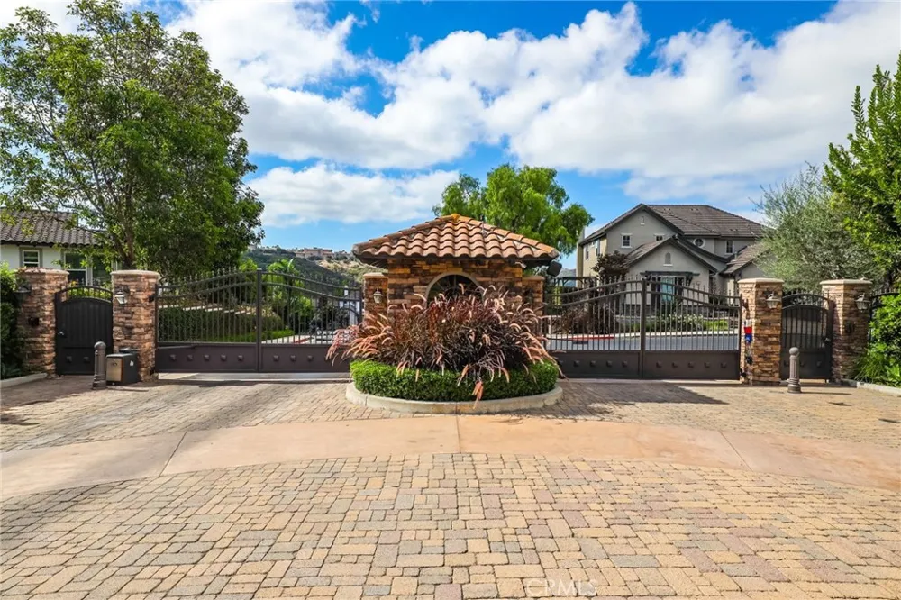 33 Glittering Sky Aliso Viejo, CA 92656