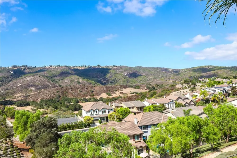 33 Glittering Sky Aliso Viejo, CA 92656