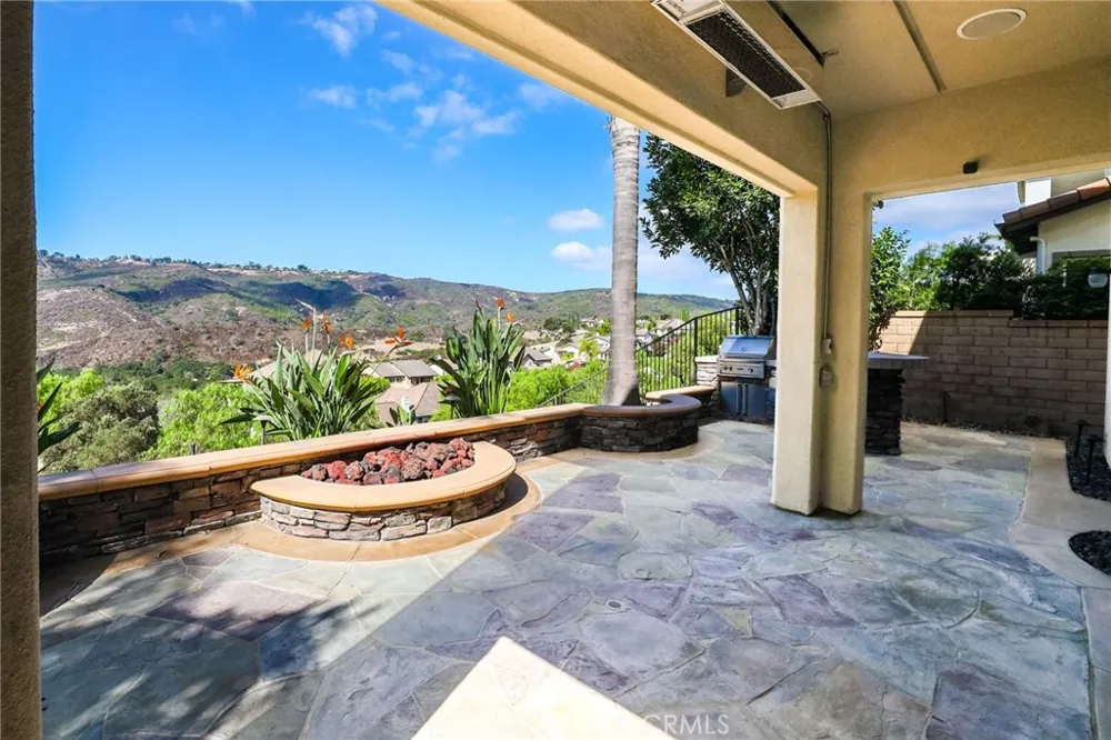 33 Glittering Sky Aliso Viejo, CA 92656