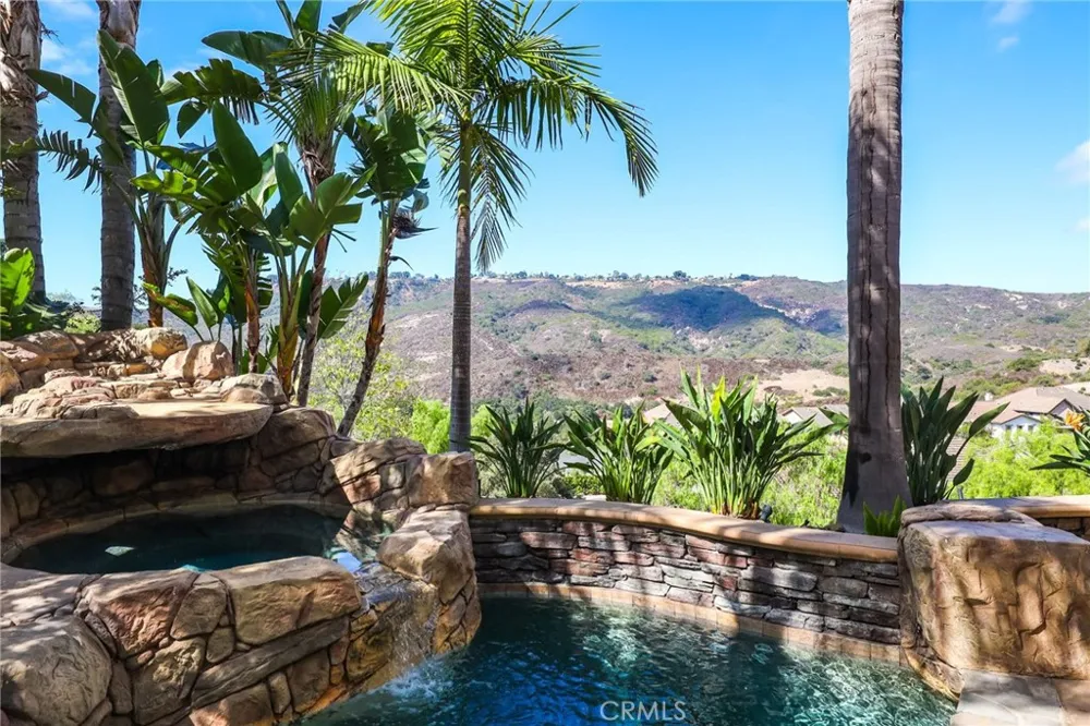 33 Glittering Sky Aliso Viejo, CA 92656