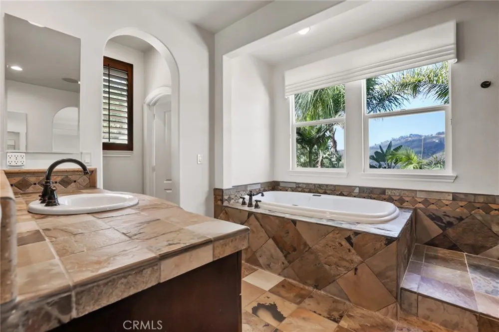 33 Glittering Sky Aliso Viejo, CA 92656