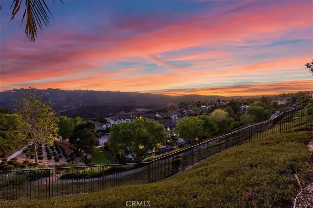33 Glittering Sky Aliso Viejo, CA 92656