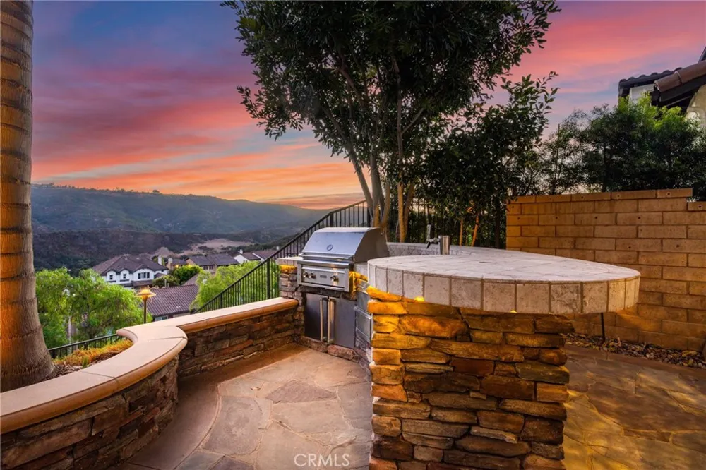 33 Glittering Sky Aliso Viejo, CA 92656