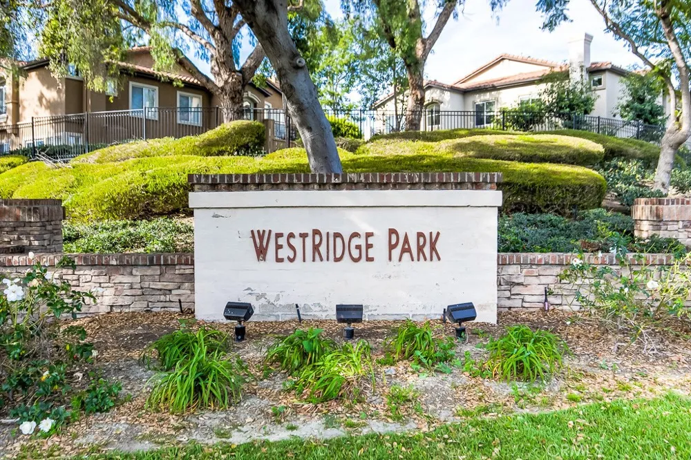 33 Glittering Sky Aliso Viejo, CA 92656