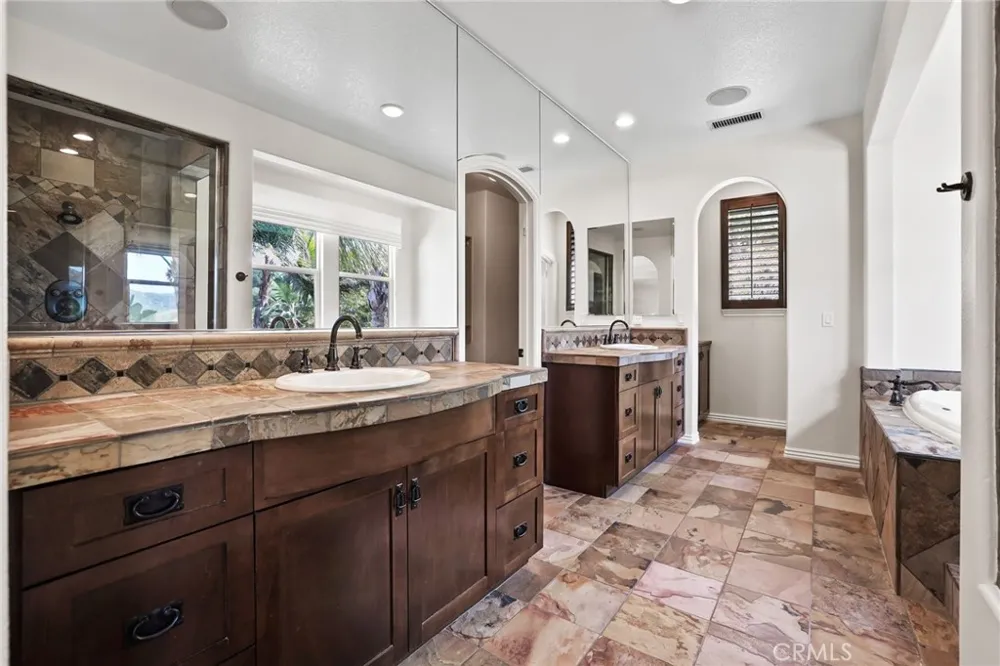 33 Glittering Sky Aliso Viejo, CA 92656