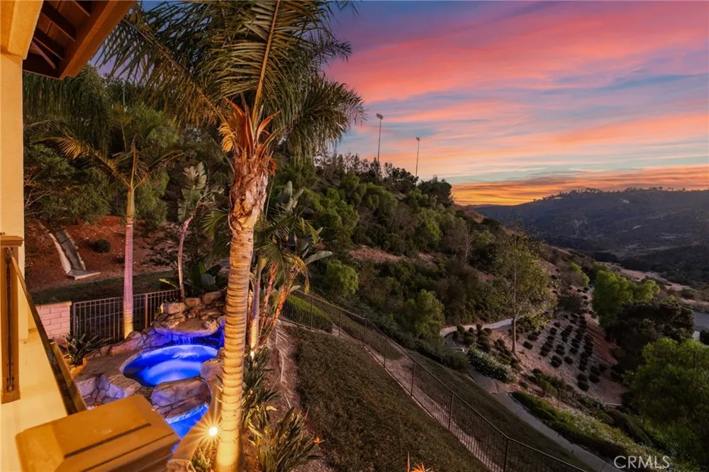33 Glittering Sky Aliso Viejo, CA 92656