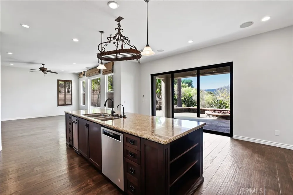 33 Glittering Sky Aliso Viejo, CA 92656