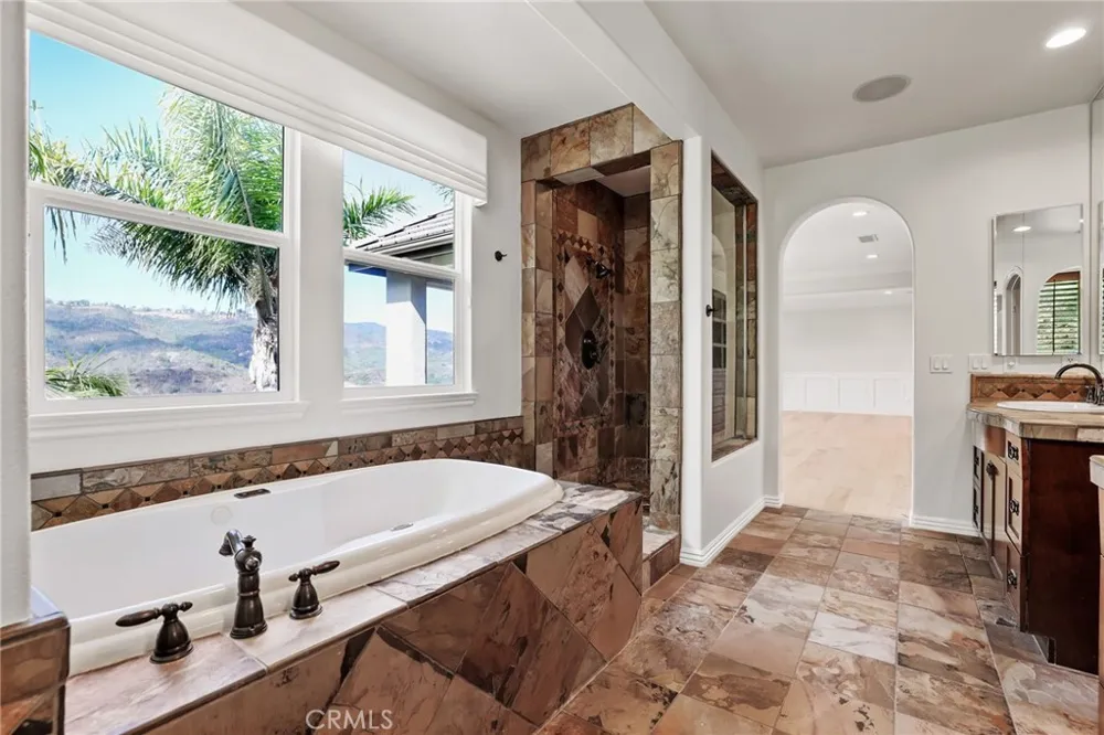33 Glittering Sky Aliso Viejo, CA 92656