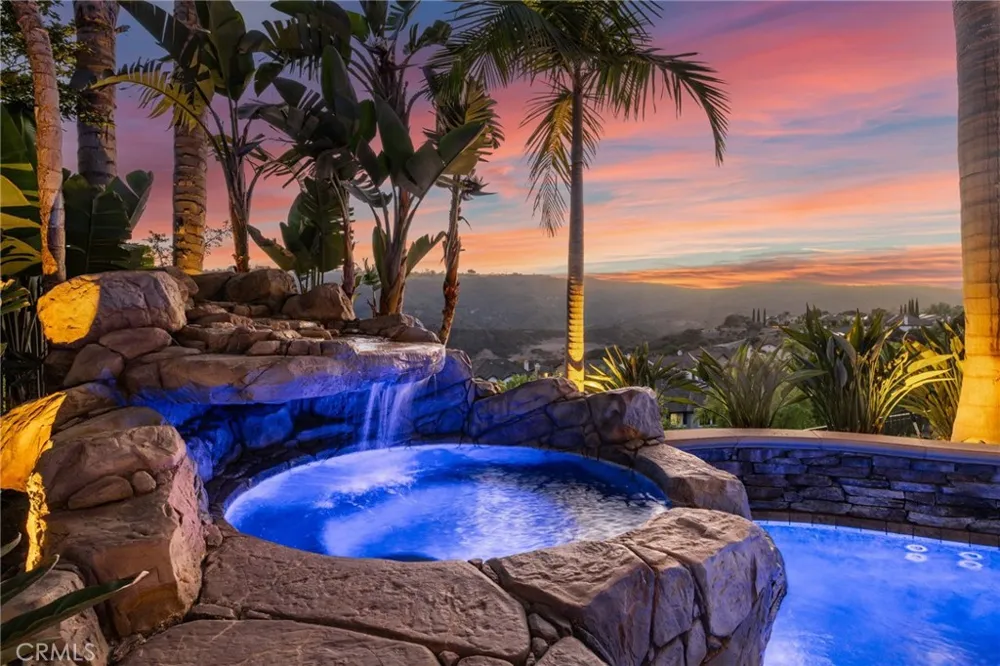 33 Glittering Sky Aliso Viejo, CA 92656