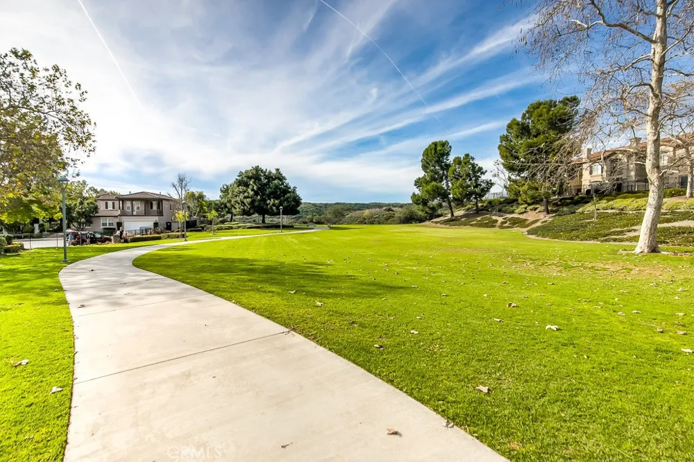 33 Glittering Sky Aliso Viejo, CA 92656