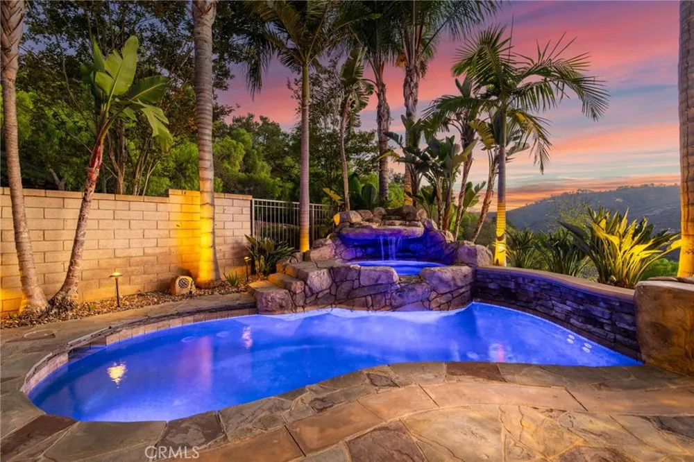 33 Glittering Sky Aliso Viejo, CA 92656