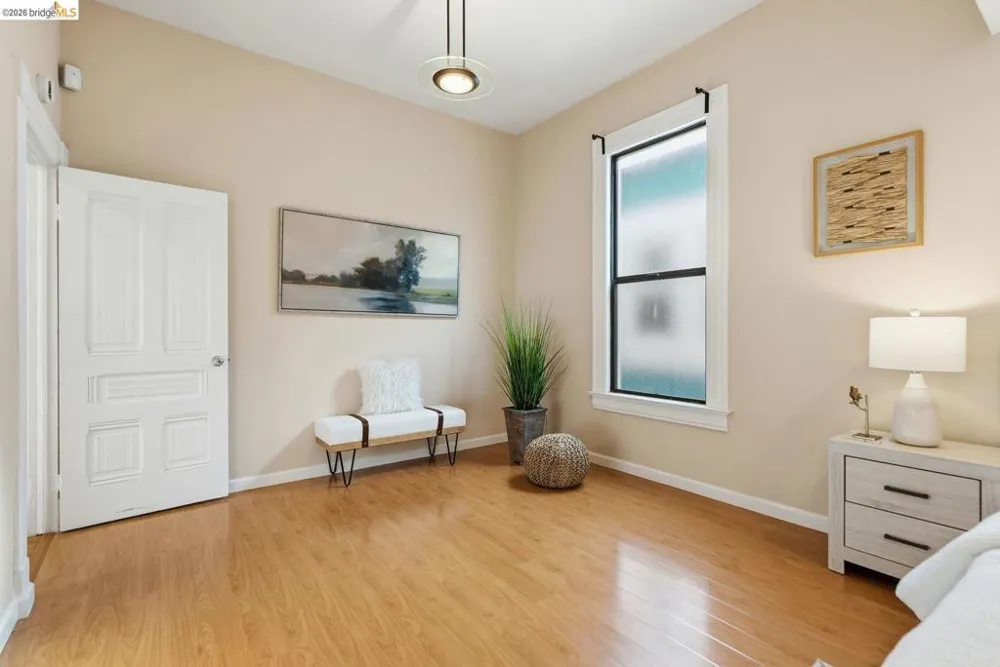 560 45th ST Oakland, CA 94609