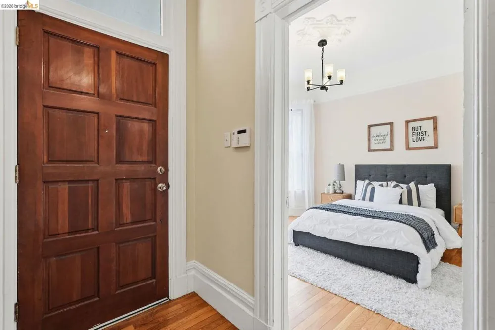 560 45th ST Oakland, CA 94609