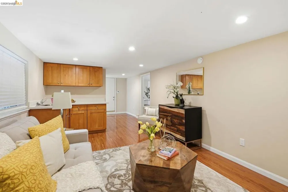 560 45th ST Oakland, CA 94609