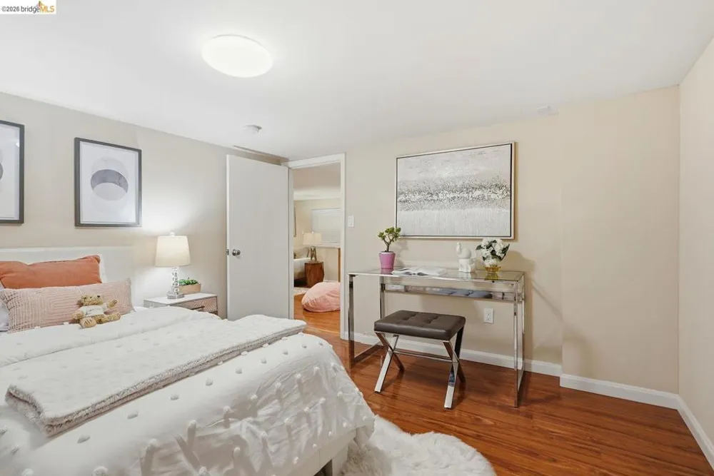 560 45th ST Oakland, CA 94609