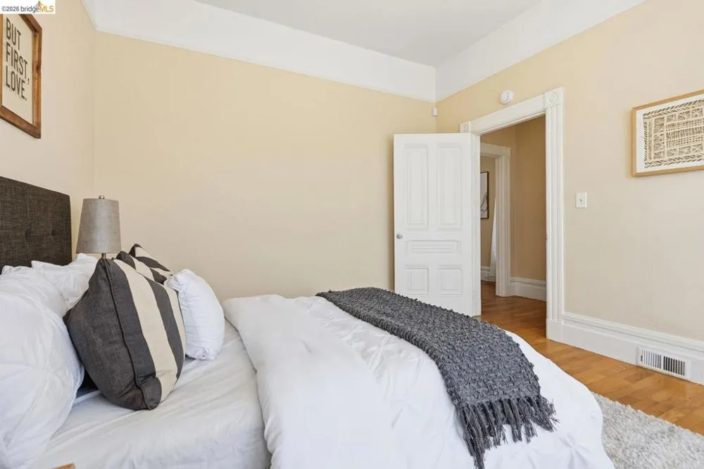 560 45th ST Oakland, CA 94609