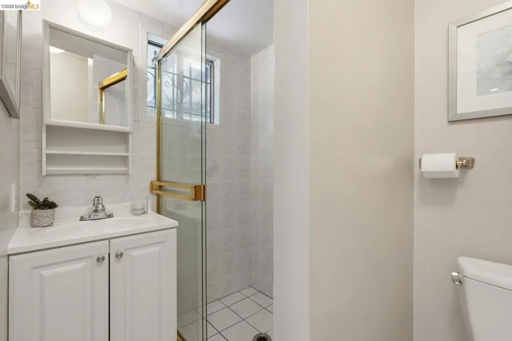 560 45th ST Oakland, CA 94609