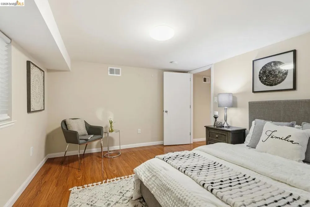 560 45th ST Oakland, CA 94609